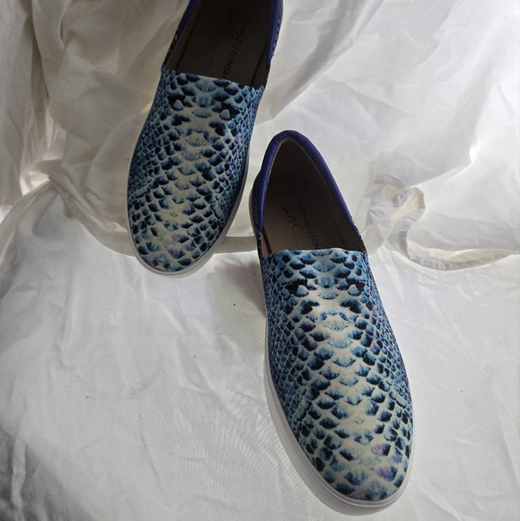 Donald J Pliner Neakers EUC - Picture 8 of 13